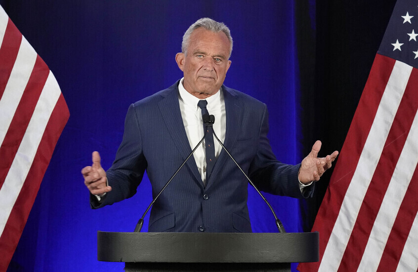 وزير الصحة الأمريكي: أداؤنا في ظل كوفيد كان الأسوأ عالميا