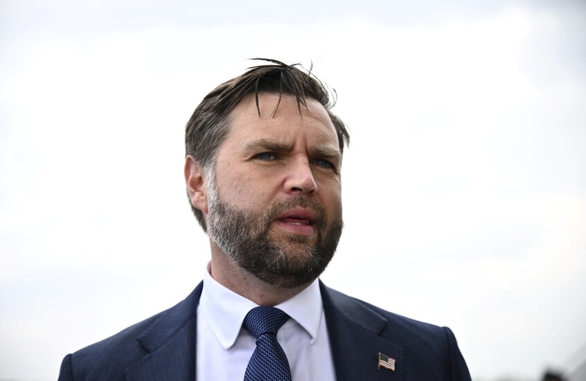 سيناتور جمهوري يهاجم فانس بعد ترحيبه بالضربة على قارب مخدرات قرب فنزويلا