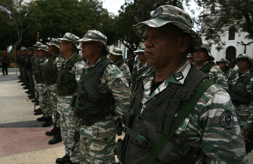 مادورو يأمر بنشر 25 ألف عسكري على حدود كولومبيا