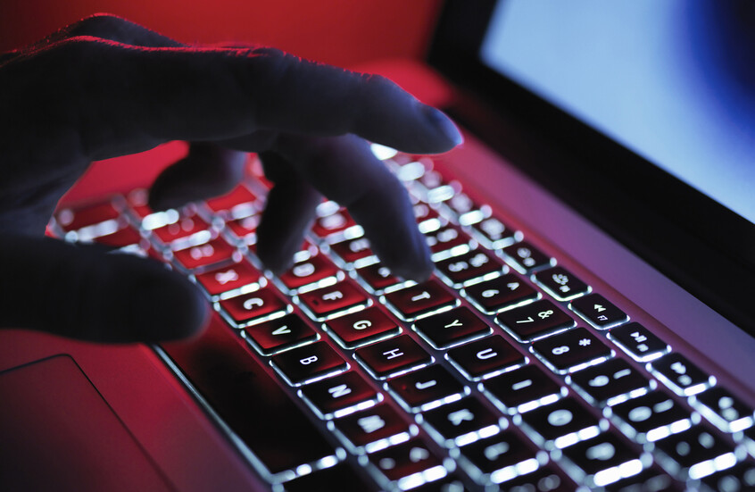 من "تبادل محتوى شخصي" إلى فضيحة وطنية.. كيف تحول موقع إيطالي إلى منصة للإساءة والفضائح؟