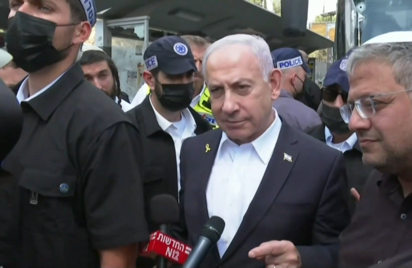 نتنياهو يزور موقع الهجوم على حافلة في القدس