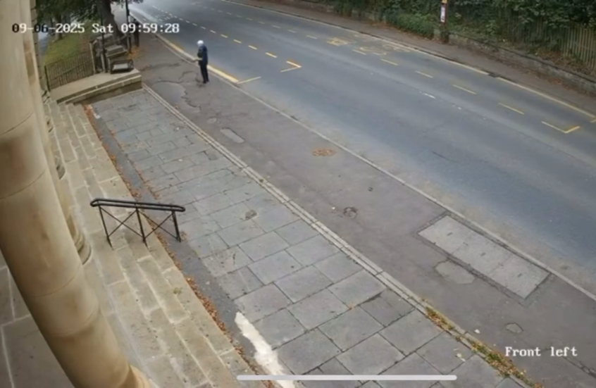 لحظة انهيار جزء من الكنيسة القديمة في بريطانيا