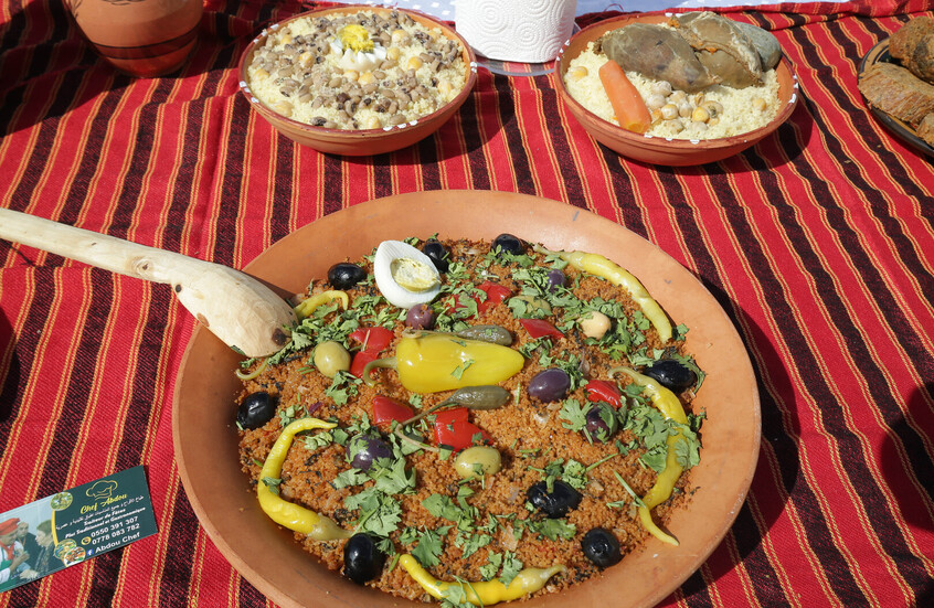 فرنسا.. تهديدات بالقتل تطال رئيس بلدية مرسيليا لتناوله الكسكس (صورة)