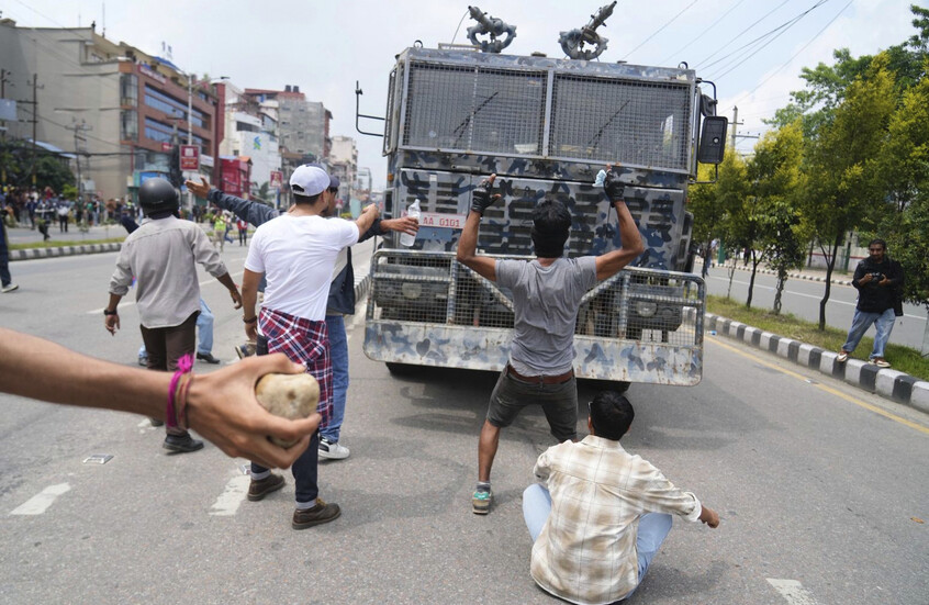نيبال.. مصرع 17 شخصا بنيران الشرطة خلال مظاهرات ضد حجب مواقع التواصل الاجتماعي (صور)