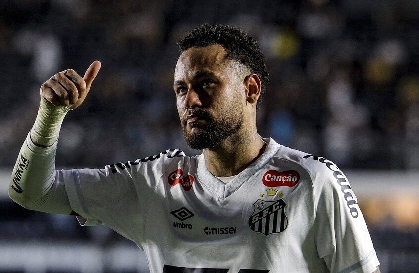 شاهد.. نيمار يستعرض مهاراته في "بادل"