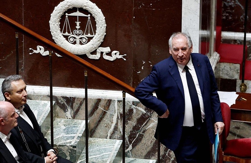 ضربة موجعة لماكرون.. البرلمان الفرنسي يحجب الثقة عن حكومة فرانسوا بايرو