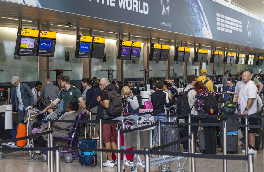 بريطانيا.. إغلاق مطار هيثرو في لندن للاشتباه بوجود مواد خطرة (صور + فيديو)