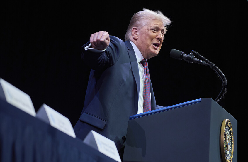 "سأضرب وجهك القبيح".. صدام دراماتيكي بين اثنين من كبار المسؤولين الاقتصاديين في إدارة ترامب