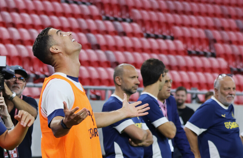 هل يشارك كريستيانو رونالدو في كأس العالم المقبلة؟ مدرب البرتغال يوضح