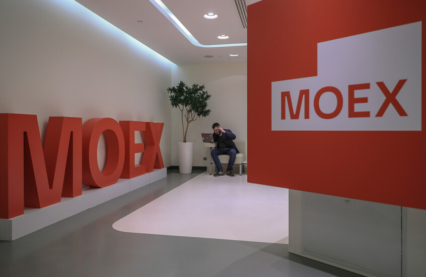 بورصة موسكو تصعد متجاهلة تهديدات العقوبات