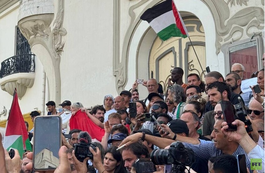 هيئة أسطول الصمود بعد حادثة احتراق سفينة: التحقيقات جارية والوجهة نحو غزة ثابتة (فيديو)