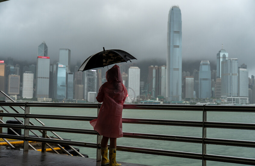 في سابقة قانونية.. قاض يصدر حكما بأبوة زوجتين مثليتين في هونغ كونغ