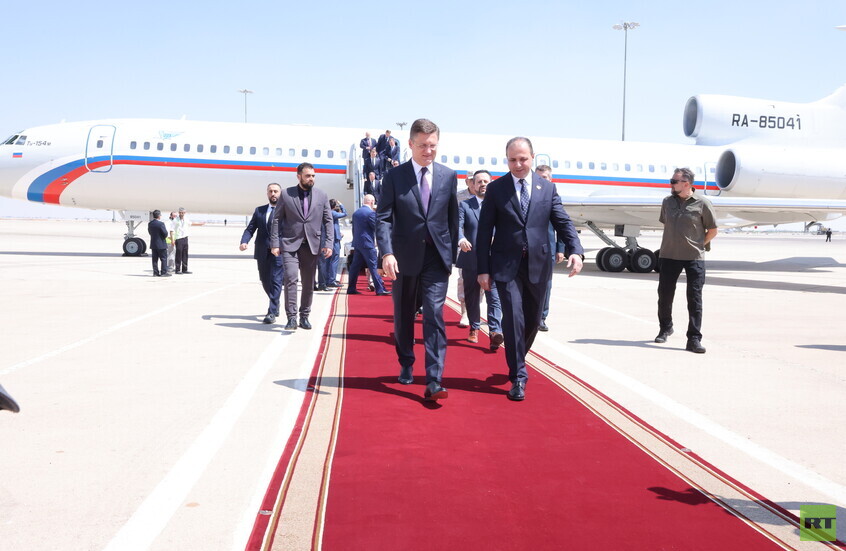 ماهر الشرع شقيق الرئيس السوري يتولى الترجمة شخصيا في اجتماع روسي سوري رفيع المستوى