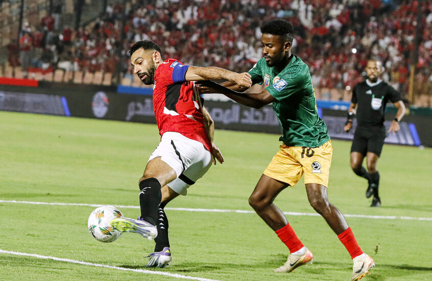 منتخب بوركينا فاسو يفاجئ محمد صلاح بهدية خاصة بعد مباراة التصفيات (فيديو)