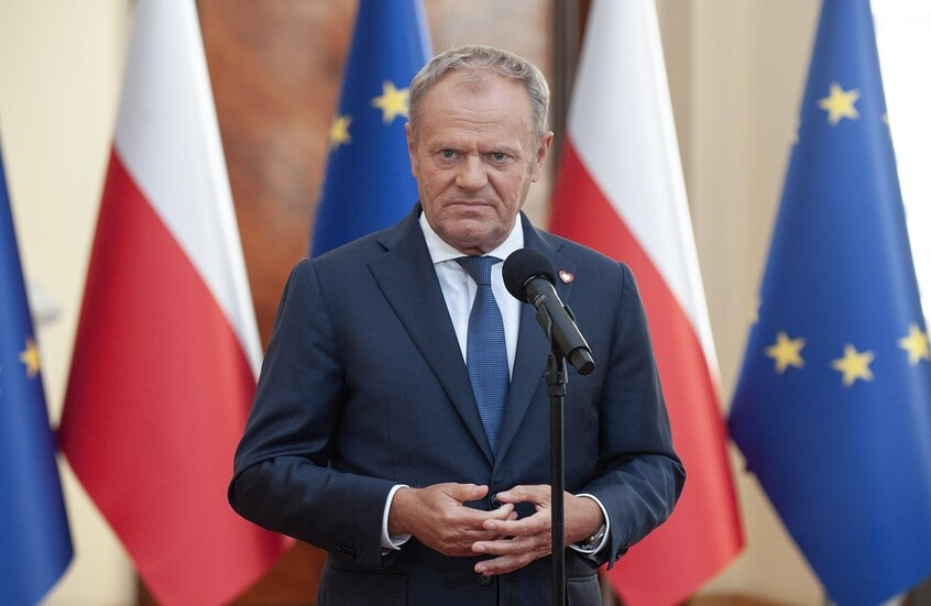 توسك يعقد جلسة طارئة للحكومة ويبلغ الناتو بـ"انتهاك المجال الجوي لبولندا"