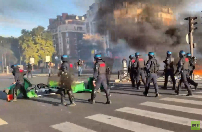 مراسلتنا: متظاهرون يغلقون الطريق الدائري بباريس والشرطة تقمع الاحتجاجات بالقوة