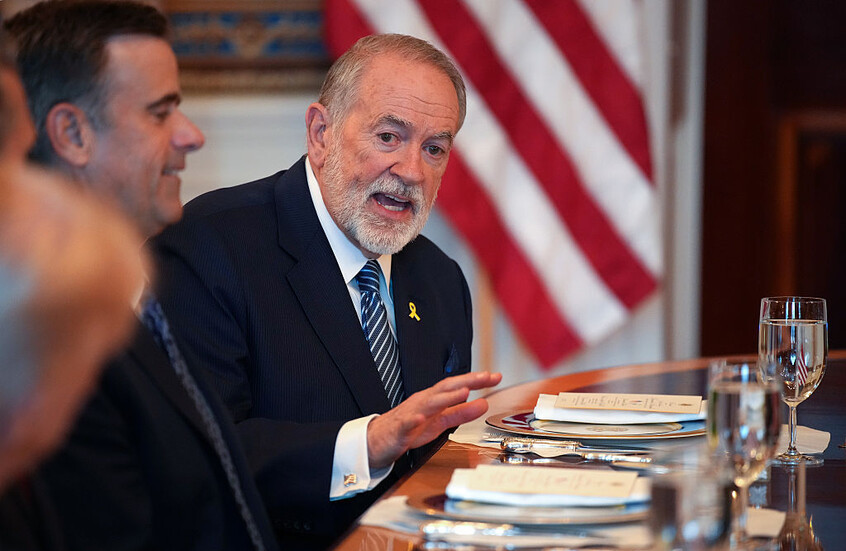 هاكابي: الاعتراف الدولي الوشيك بالدولة الفلسطينية جمد المحادثات حول أموال السلطة