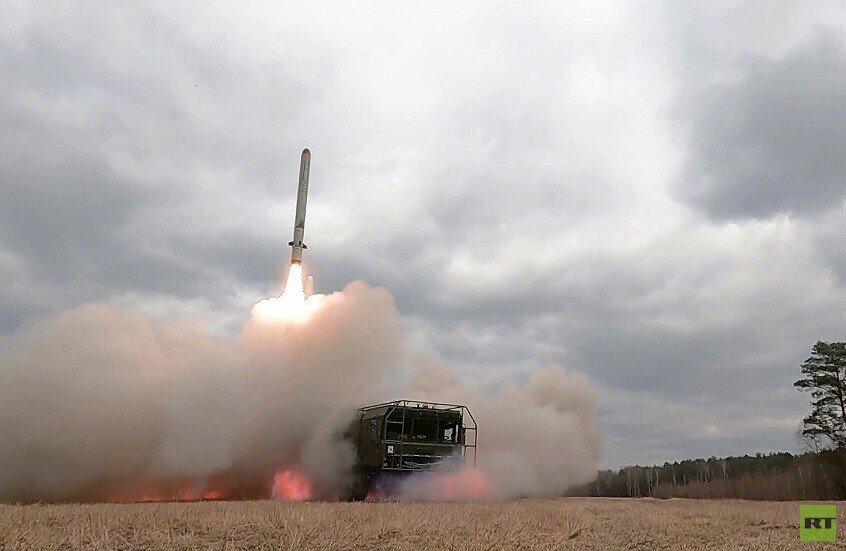 الجيش الروسي يعلن قصف مصنعين للدبابات والطائرات المسيرة بعيدة المدى في أوكرانيا