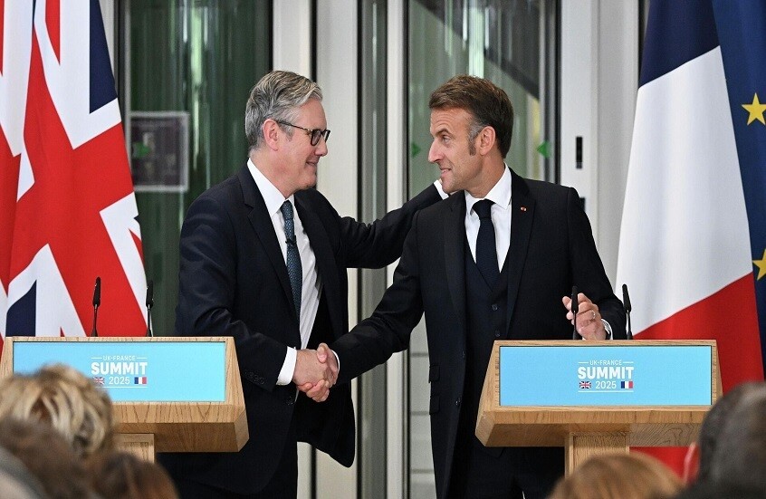 مستشار سابق لترامب: ستارمر وماكرون يتصرفان كشخصيات بارزة بينما بلداهما في وضع صعب