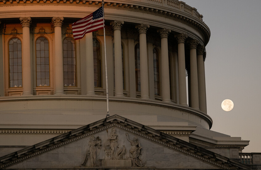 مجلس النواب الأمريكي يلغي تفويضات الحرب في العراق