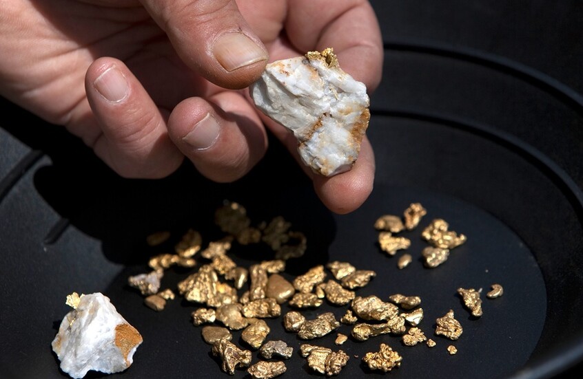 اعتقالات تشمل أجانب شرق كازاخستان بتهمة التنقيب غير القانوني عن الذهب