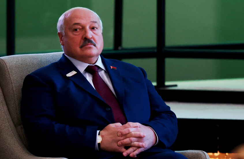 لوكاشينكو يتلقى هدية "مثيرة للاهتمام" من ترامب (صورة + فيديو)