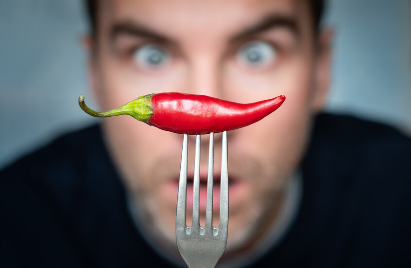 ماذا يحدث لجسمك عندما تأكل أطعمة حارة بانتظام؟