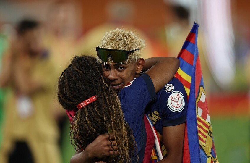 "طفولة قاسية".. لامين جمال يتحدث عن عائلته وتأثير والدته في حياته