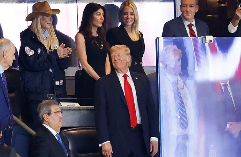 ترامب تحت إجراءات حماية مكثفة ومن خلف ألواح الزجاج المقاوم للرصاص (فيديو)