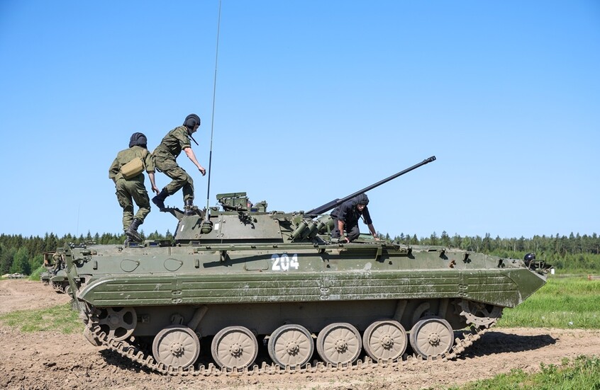 القوات المسلحة الروسية تتقدم بالقرب من كوبيانسك وتسيطر على محطتين للسكك الحديدية