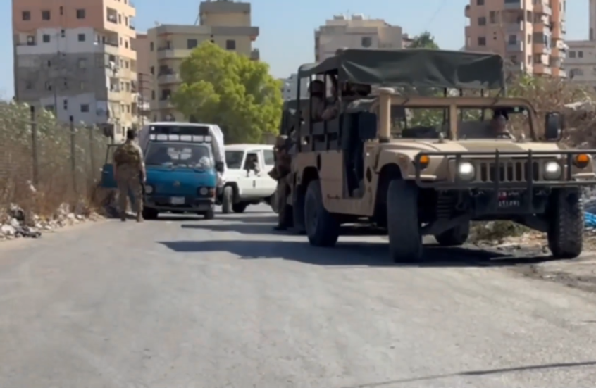 عدسة RT توثق تسليم شاحنات أسلحة للجيش اللبناني