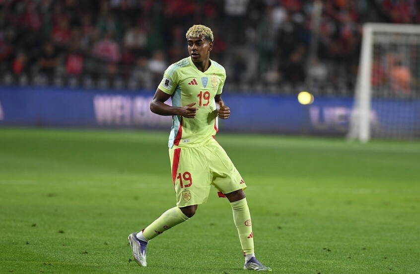 ما حدث عار.. مدرب برشلونة يوجه انتقادات لاذعة لمنتخب إسبانيا بسبب لامين جمال