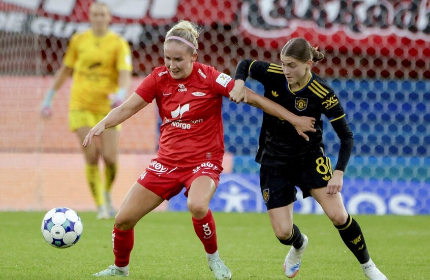 فضيحة الأحذية الضائعة.. مانشستر يونايتد يفتح تحقيقا بعد اختفاء أحذية لاعباته