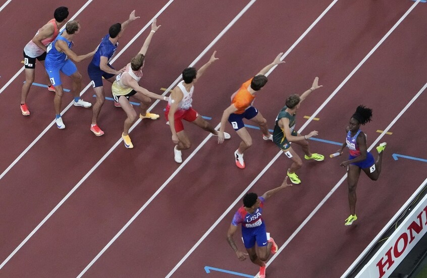 أمريكا تحرز ذهبية التتابع في بطولة العالم لأم اللعاب