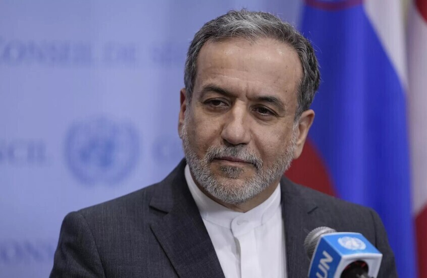 عراقجي يتحدث عن مأزق ينتظر الدول الأوروبية الثلاث في حال تفعيل "آلية الزناد"