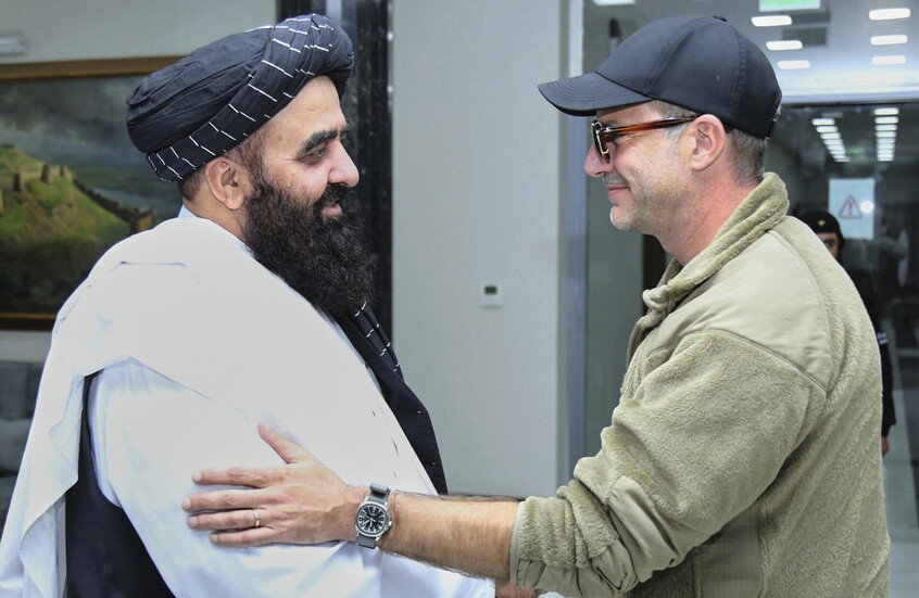 لقطات لاجتماع غير مسبوق في كابول.. حركة طالبان تعلن اتفاقا مع الولايات المتحدة (فيديو)