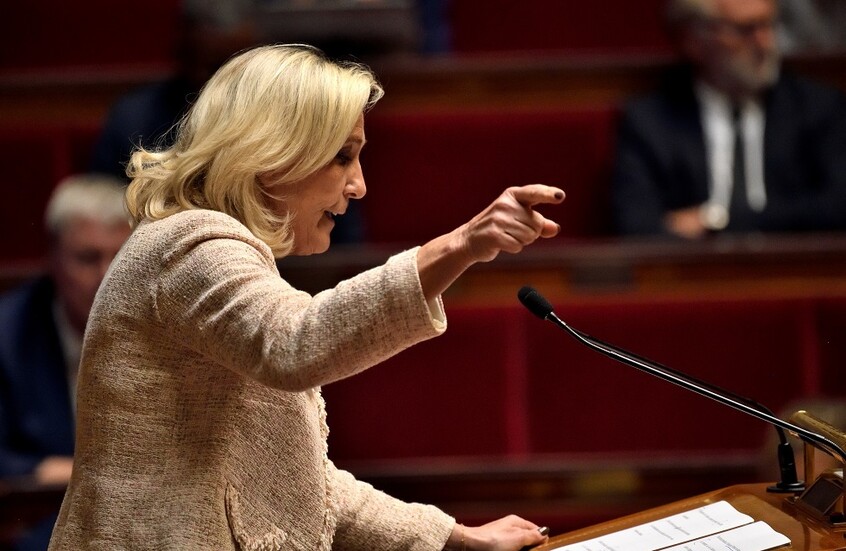 لوبان تدعو إلى انتخابات مبكرة في فرنسا