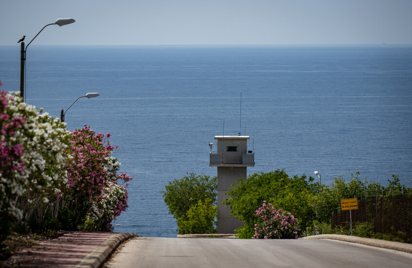 القبض على إسرائيليين سبحا بالقرب من الحدود اللبنانية ودخلا منطقة عسكرية 