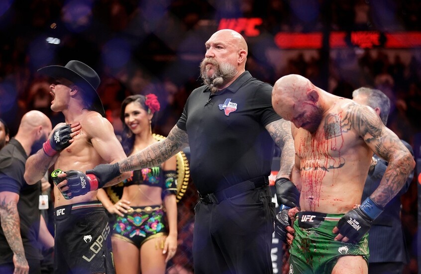 شاهد.. نزال "شرس ودموي" بين مقاتلين برازيليين