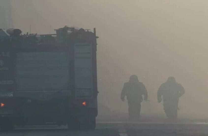 القوات الأوكرانية تمد أسلاكا شائكة داخل خط أنابيب في كوبيانسك بمقاطعة خاركوف