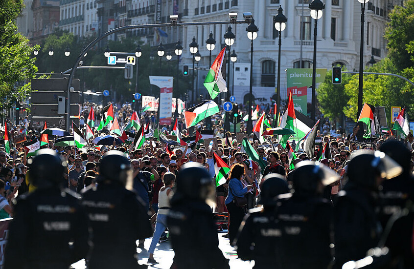 أكثر من 100 ألف شخص يشاركون في احتجاجات مدريد الداعمة لفلسطين (فيديو)