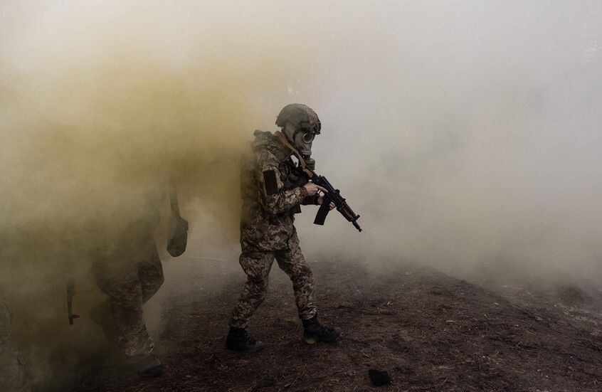 انقلب السحر على الساحر... تسمم جنود أوكرانيين بقذيفة كيميائية أطلقوها على القوات الروسية