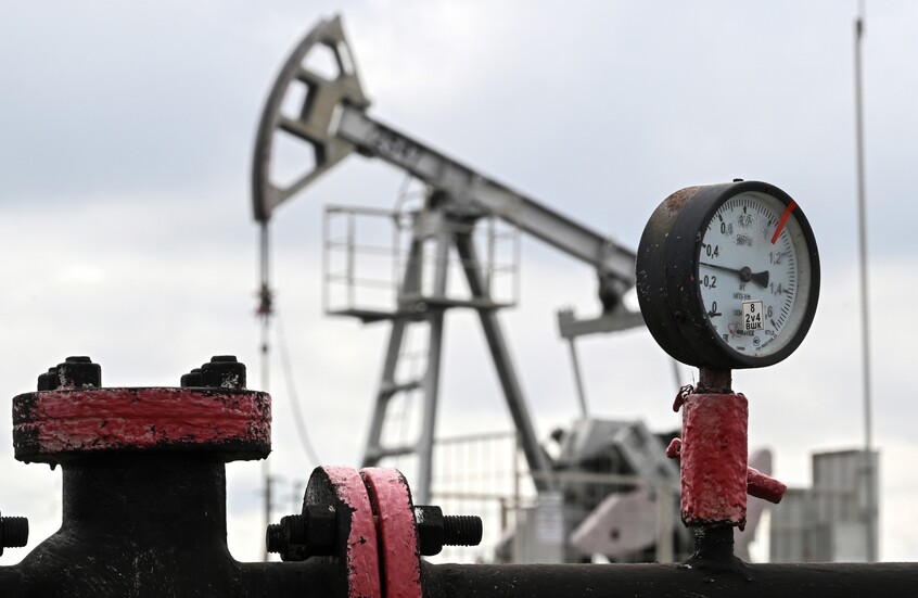 أسعار النفط تواصل ارتفاعها متأثرة بتصريحات ترامب وهجمات المسيرات الأوكرانية على مواقع الطاقة الروسية