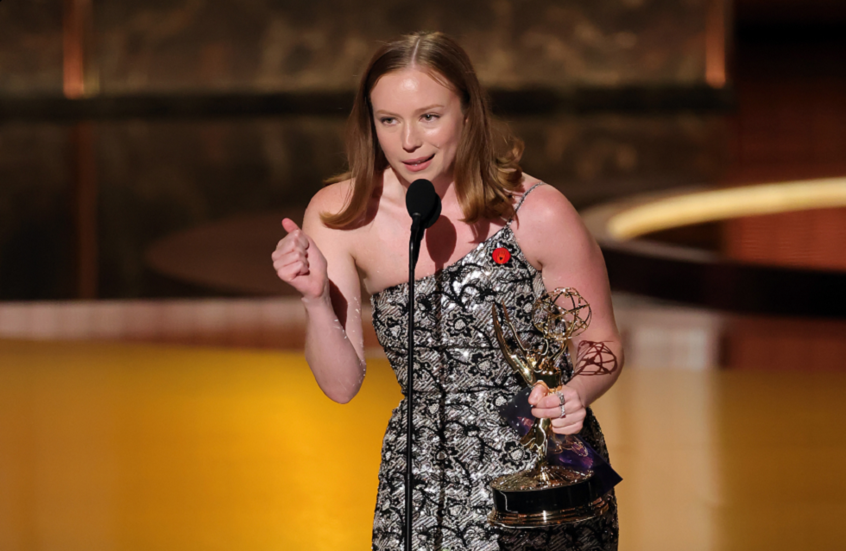 حفل "إيمي" يتحول إلى منصة للمطالبة بوقف الحرب على غزة (فيديو)