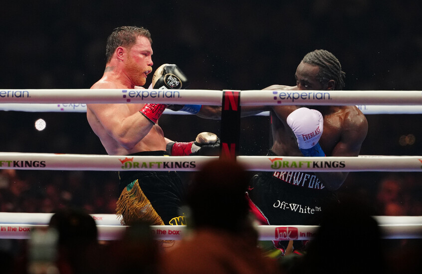 كم بلغت أرباح الملاكم ألفاريز رغم الخسارة ضد كراوفورد في موسم الرياض؟