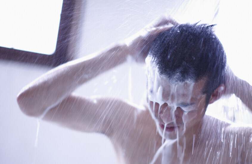 نصائح أطباء الجلد: 7 مناطق في الجسم يجب غسلها يوميا