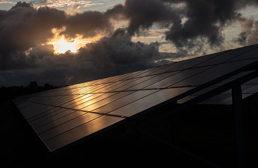 السلطات السورية توقع عقدا جديدا لتنفيذ محطة طاقة شمسية باستطاعة 100 ميغاواط