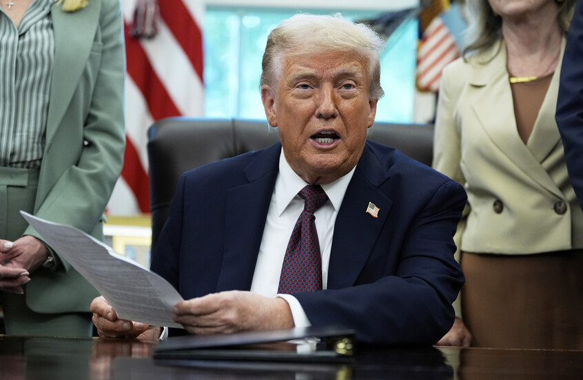 ترامب يدرس تصنيف حركة "أنتيفا" المعادية للفاشية "تنظيما إرهابيا"