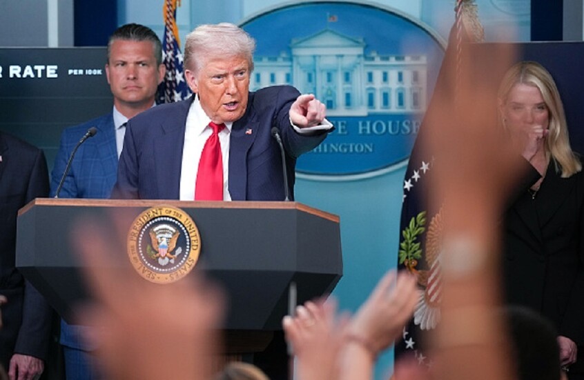 ترامب يطلب تعويضا خياليا عن 