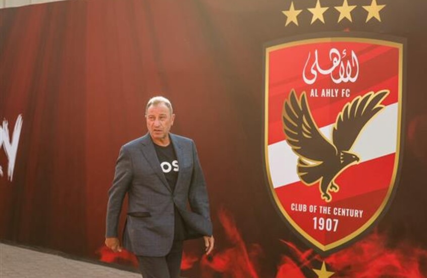 لماذا عاد الخطيب سريعا إلى الأهلي المصري بعد ساعات من إعلان ابتعاده؟!